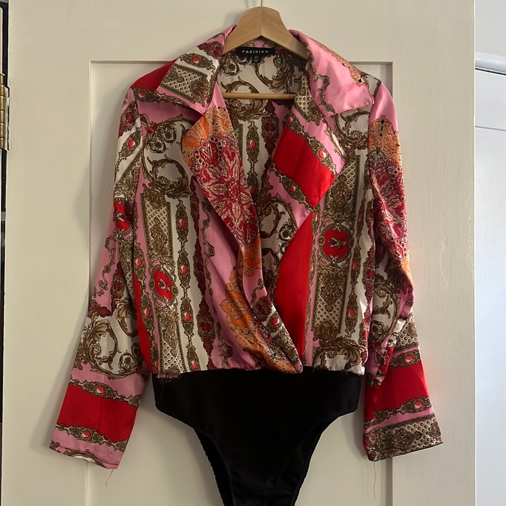 Silk-feel graphic bodysuit button up size 6